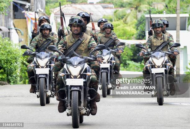 Sri Lankan Army Commandos Photos and Premium High Res Pictures - Getty ...