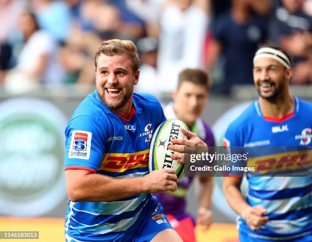 Jean-Luc du Plessis of the Stormers scores a try during the Super Rugby match between DHL Stormers and Highlanders at DHL Newlands Stadium on May 25,...
