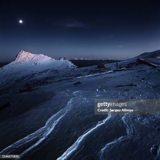 night landscape near the top of kisokoma peak - komagatake stock pictures, royalty-free photos & images