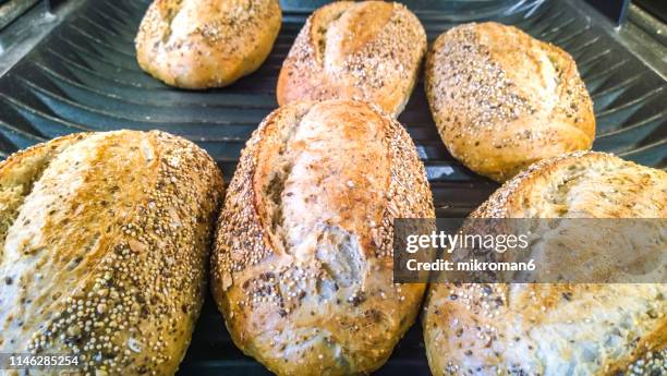 basic white bread with poppy seeds - poppy seed - fotografias e filmes do acervo