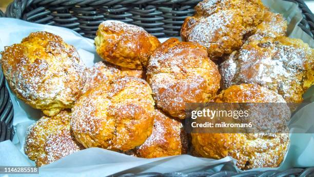chocolate chip biscuits, scone in store - danish pastry stock pictures, royalty-free photos & images