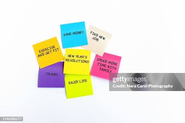 new year's resolution text on sticky notes - new years resolutions stock-fotos und bilder