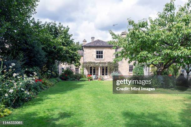 large front yard or garden of house - glory tube stock-fotos und bilder