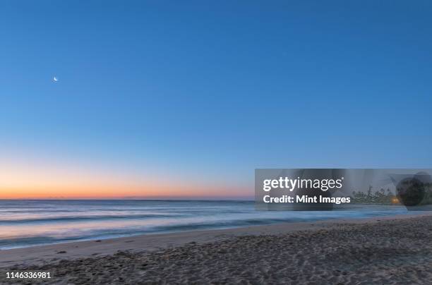 sunrise over beach and ocean - moon shore stock pictures, royalty-free photos & images