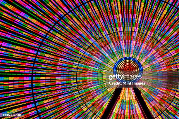 spinning ferris wheel illuminated at night - fun fair stock pictures, royalty-free photos & images