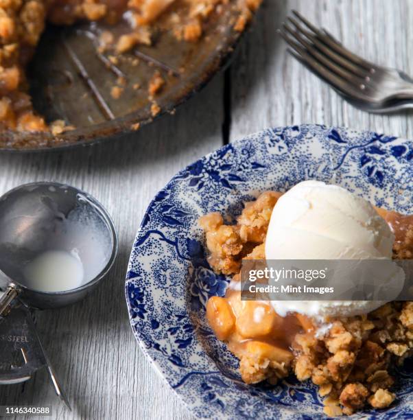 close up of dutch apple pie and ice cream - apple pie a la mode stock pictures, royalty-free photos & images
