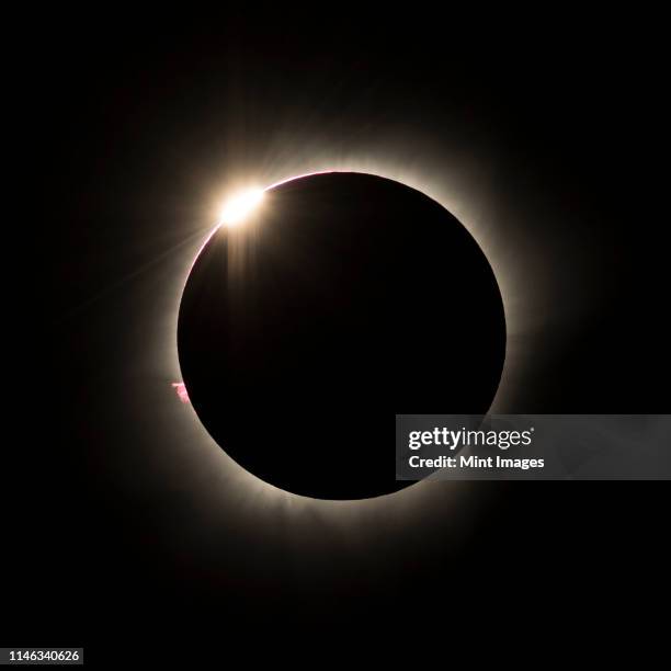 total lunar eclipse - eclipse foto e immagini stock