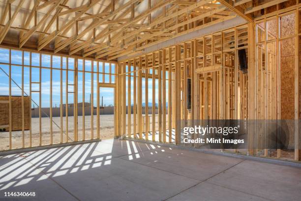 construction of house under blue sky - bauen holz stock-fotos und bilder