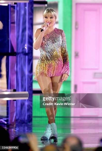 Taylor Swift performs onstage during the 2019 Billboard Music Awards at MGM Grand Garden Arena on May 01, 2019 in Las Vegas, Nevada.