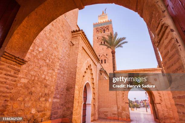 low angle view of koutoubia mosque in marrakesh, morocco - marrakesh fotografías e imágenes de stock