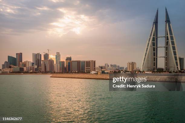 skyline with bahrain world trade center in manama, bahrain - bahrein stock pictures, royalty-free photos & images