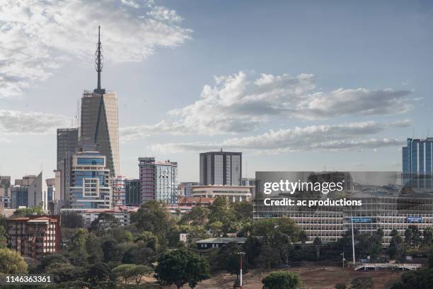 city skyline in nairobi, kenya - nairobi stockfoto's en -beelden