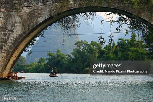 the dragon bridge - yangshuo imagens e fotografias de stock