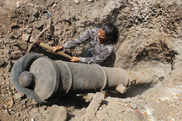 Work to remove six out of 13 cannons in Kopri has begun; it will take two days for the work to complete and 18 century old cannons to be restored, on...