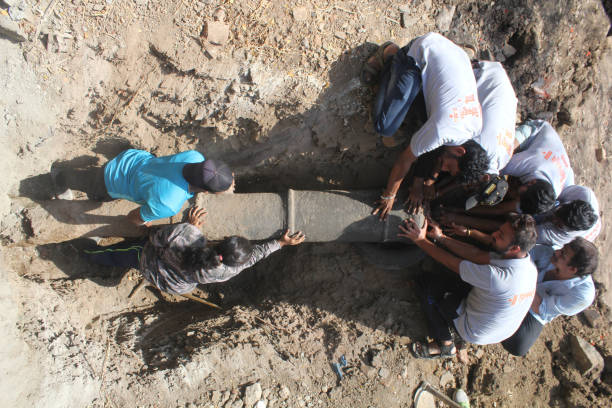 Work to remove six out of 13 cannons in Kopri has begun; it will take two days for the work to complete and 18 century old cannons to be restored, on...