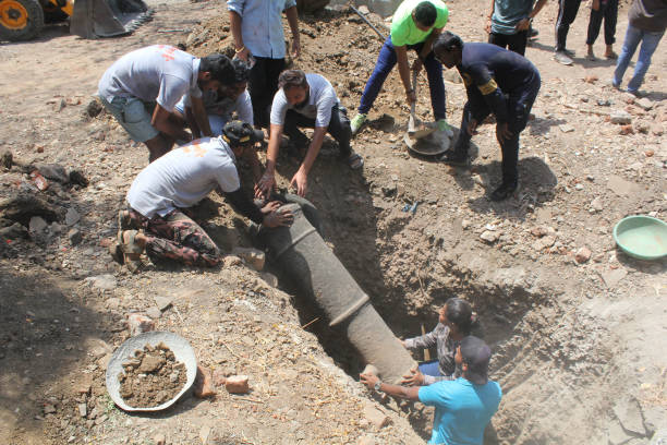 Work to remove six out of 13 cannons in Kopri has begun; it will take two days for the work to complete and 18 century old cannons to be restored, on...