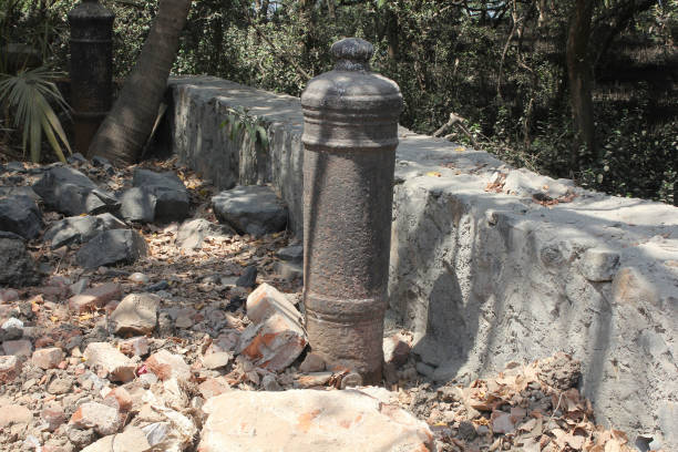 Work to remove six out of 13 cannons in Kopri has begun; it will take two days for the work to complete and 18 century old cannons to be restored, on...