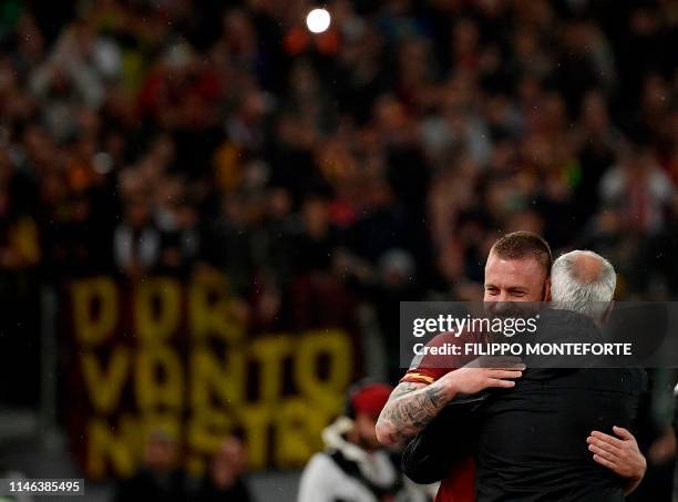 Roma Italian midfielder Daniele De Rossi is acknowledged by Roma coach Claudio Ranieri during Serie A football match Roma vs Parma on May 26, 2019 at...