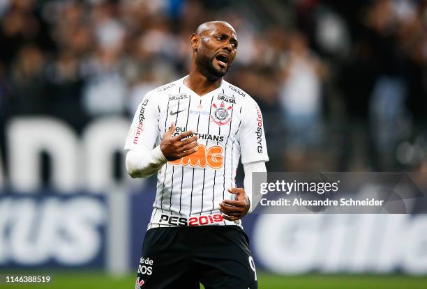 Vagner Love of Corinthinas reacts during the match against Sao Paulo for the Brasileirao Series A 2019 at Arena Corinthians Stadium on May 26, 2019...