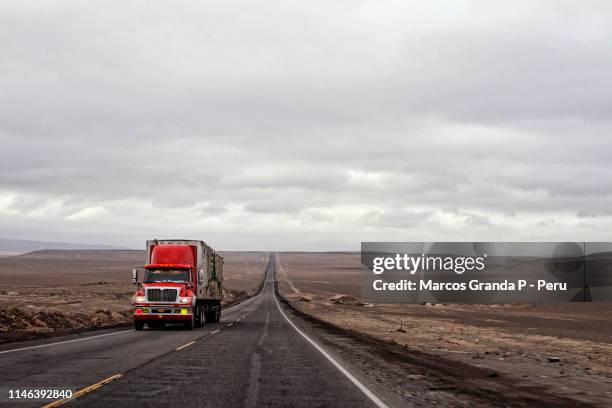 camión de largo recorrido - pan american highway stock pictures, royalty-free photos & images