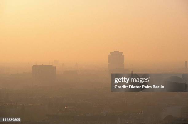 berlin wilmersdorf smog - smog stock-fotos und bilder