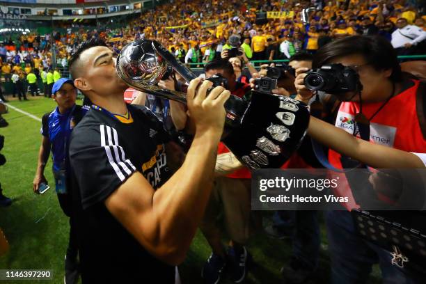 Lucas Zelarayan of Tigres celebrates with the Championship Trophy after the final second leg match between Leon and Tigres UANL as part of the Torneo...