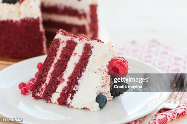 red velvet cake - cake slices imagens e fotografias de stock