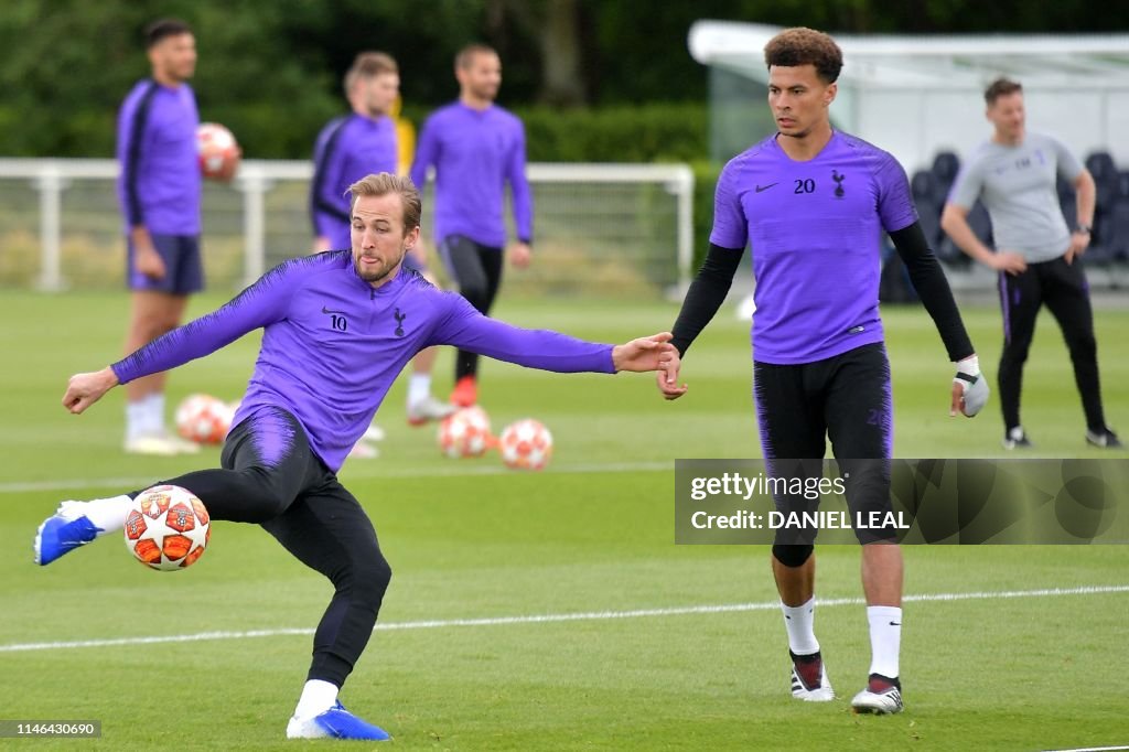 FBL-EUR-C1-TOTTENHAM-TRAINING