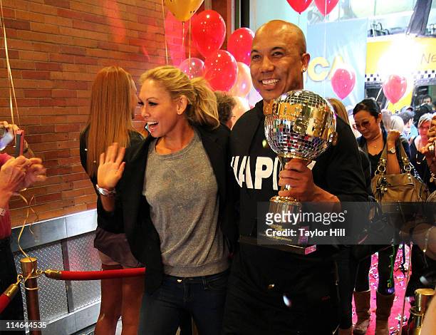 Dancing With The Stars' winners Hines Ward and Kym Johnson visit ABC's 'Good Morning America' in Times Square on May 25, 2011 in New York City.