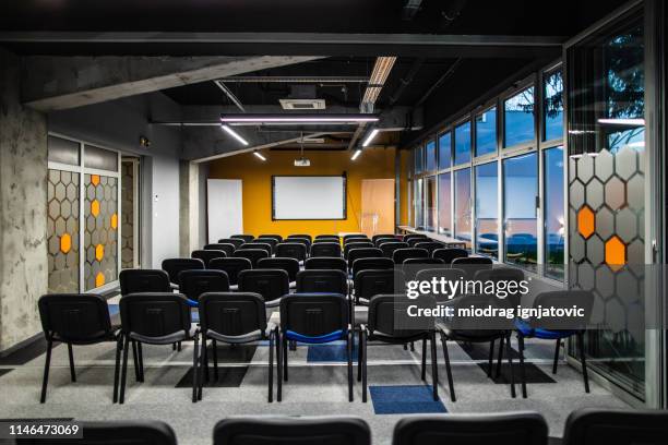 empty conference room - presentation meeting room stock pictures, royalty-free photos & images