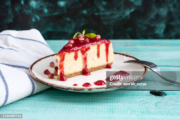 pomegranate cheesecake - cake slices stock pictures, royalty-free photos & images