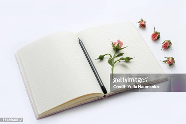 open diary, on it is a pencil and a flower, around the composition of flowers, on a light background - office work flat lay stock pictures, royalty-free photos & images