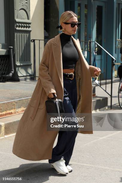 Hailey BIeber comesz out of a Hairsalon in Soho on May 02, 2019 in New York City.