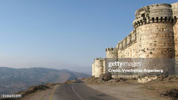 krak des chevaliers medieval crusader castle, syria - homs stock pictures, royalty-free photos & images