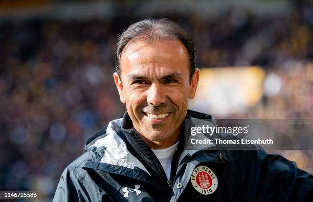 Headcoach Jos Luhukay of St. Pauli reacts prior the Second Bundesliga match between SG Dynamo Dresden and FC St. Pauli at Rudolf-Harbig-Stadion on...