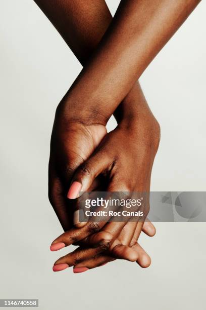 united blacks - handshake closeup stock-fotos und bilder