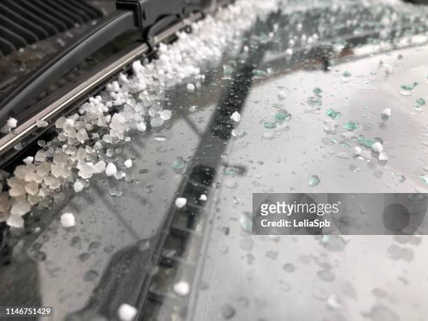 hail on car glass - ヒョウ ストックフォトと画像