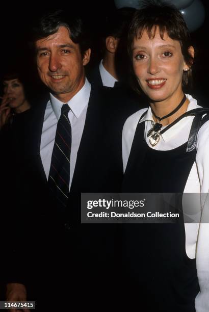 Activist Tom Hayden and actress Shelley Duvall pose for a portrait in circa 1985 in Los Angeles, California.