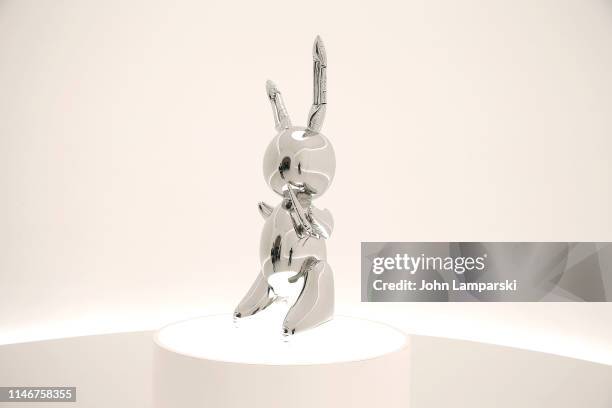 Jeff Coombs Rabbit Jeff Koons Rabbit Photos and Premium High Res Pictures - Getty Images