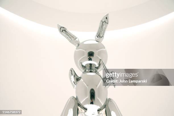 Jeff Coombs Rabbit 123 Jeff Koons Rabbit Stock Photos, High-Res Pictures, and Images ...
