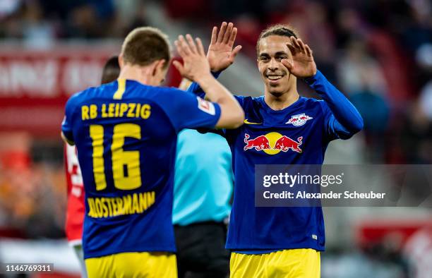 Lukas Klostermann of Leipzig celebrates the second goal for his team with Yussuf Poulsen of Leipzig during the Bundesliga match between 1. FSV Mainz...