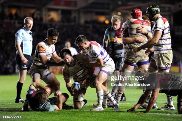 Mike Fitzgerald of Leicester Tigers celebrates with teammates after scoring a last minute try for a loosing bonus point during the Gallagher...