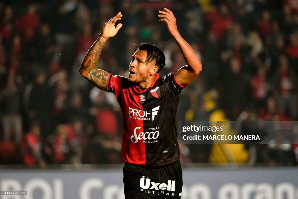 TOPSHOT-FBL-SUDAMERICANA-COLON-RIVERURU