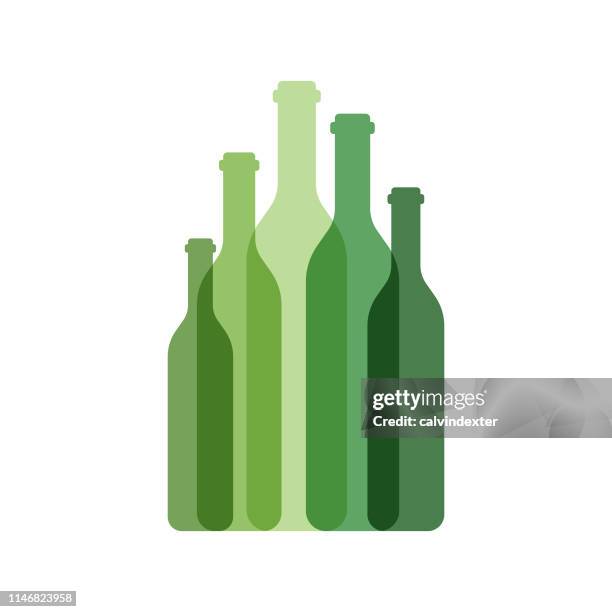 illustrazioni stock, clip art, cartoni animati e icone di tendenza di bottiglie di vino - bottiglia vetro