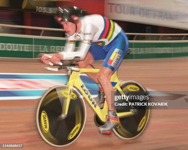 Le Français Philippe Ermenault est en action, le 27 septembre sur la piste du Palais Omnisport de Pars Bercy , lors de la 1e journée de l'Open des...