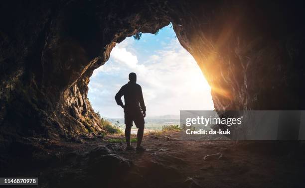 aus der höhle - caverna stock-fotos und bilder