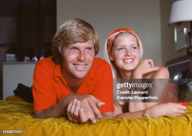 American golfer Ben Crenshaw with his wife Polly, circa 1976.