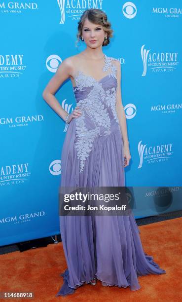 Singer Taylor Swift arrives at the 45th Annual Academy Of Country Music Awards at the MGM Grand Garden Arena on April 18, 2010 in Las Vegas, Nevada.