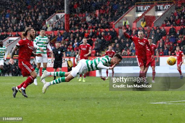 Mikael Lustig of Celtic scores the opening goal during the Ladbrokes Scottish Premiership match between Aberdeen and Celtic at Pittodrie Stadium on...