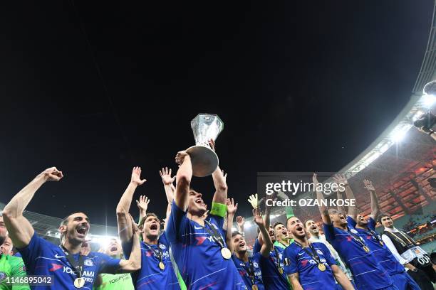 Chelsea's players celebrate with the trophy after winning the UEFA Europa League final football match between Chelsea FC and Arsenal FC at the Baku...